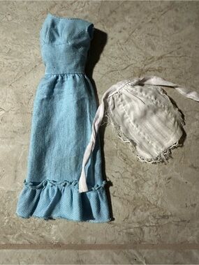 1974 Barbie Kelly #7749 Blue Dress and white lace trimmed apron complete Mattel